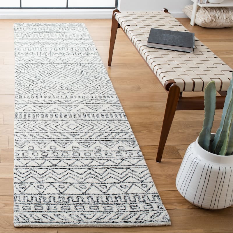 SAFAVIEH Handmade Aspen Friedburg Moroccan Boho Wool Rug - 2'3" x 7' Runner - Ivory/Black
