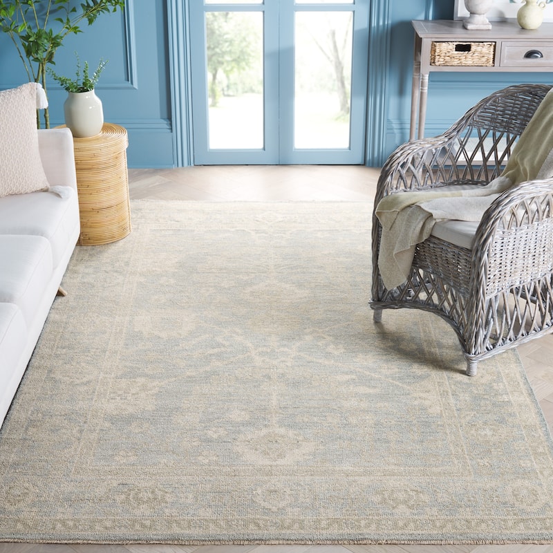 SAFAVIEH Hand-knotted Izmir Pasqua Traditional Oriental Wool Rug with - 6' x 9' - Light Blue/Ivory