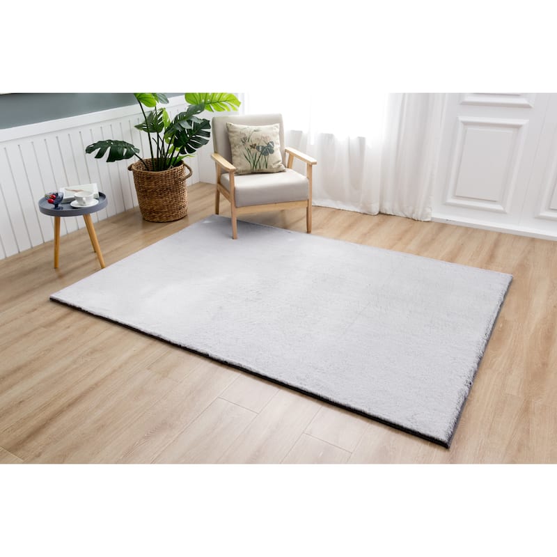 Faux Rabbit Collection Grey Fur Area Rug - 5'x7'