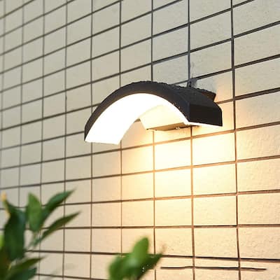YANSUN 18W Black Curved Aluminum Integrated LED Motion Sensor Wall Sconce Modern Industrial Indoor Wall Light 3000K Soft White