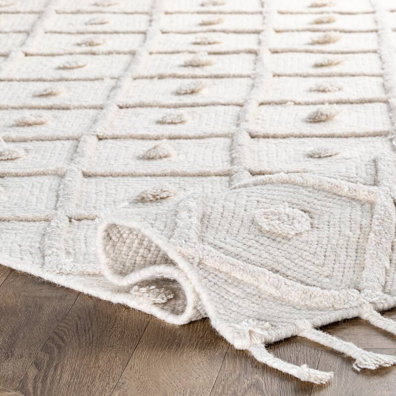 Nuloom Jinny Moroccan Wool Tasseled Area Rug