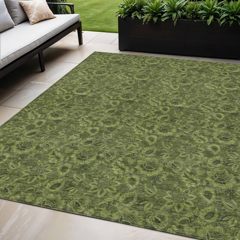 HomeRoots Floral Transitional Rectangle Outdoor Rug - 5' X 8'