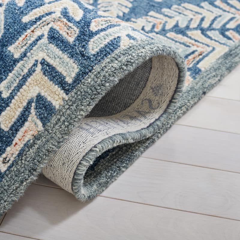 SAFAVIEH Handmade Capri Ilianka Wool Rug
