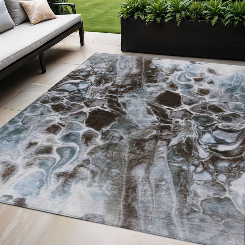 HomeRoots Abstract Transitional Rectangle Outdoor Rug - 5' X 8'