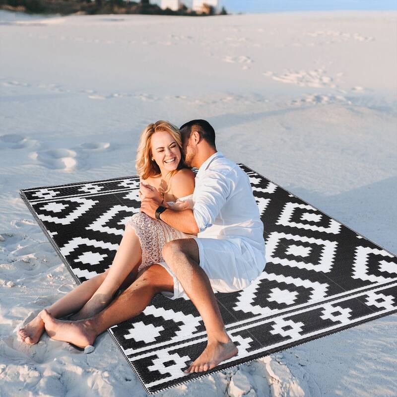 Playa Rug Outdoor Recycled Reversible Plastic Folded Mat/Rug Milan Collection Lightweight & Weather, Water and UV Resistant