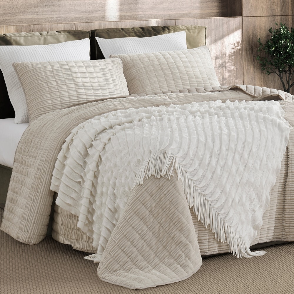 Wonderful Velvet 3 Piece Quilt Set