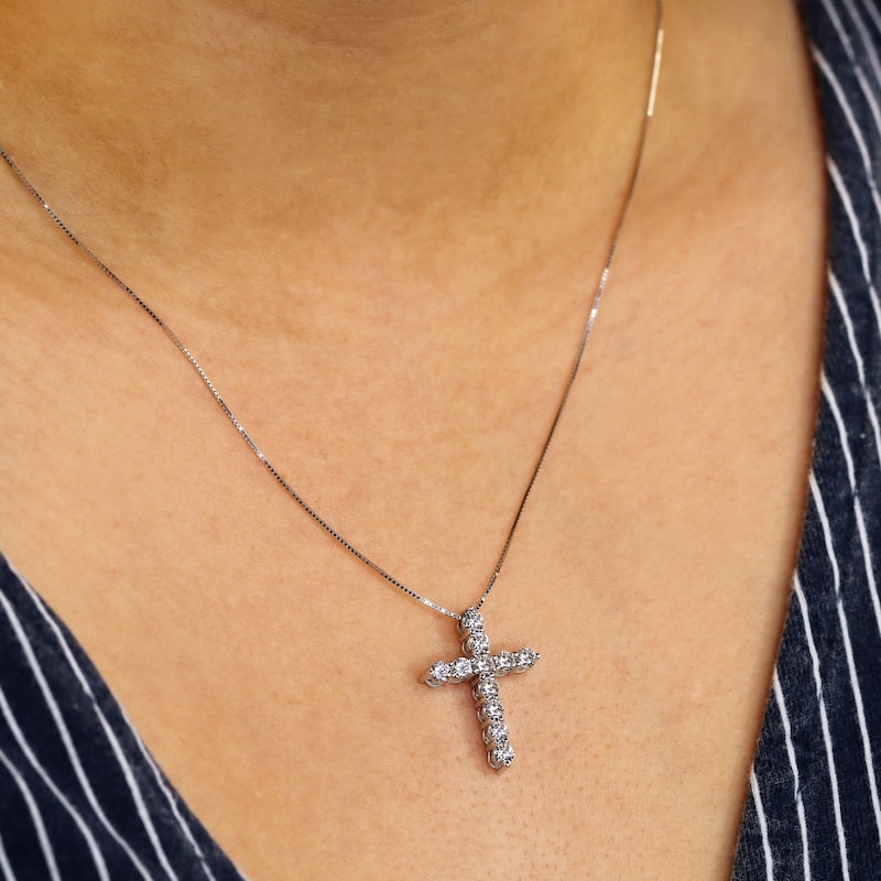 Auriya 14k Gold Round Diamond Cross Necklace 1/2CTW (H-I, I1-I2)
