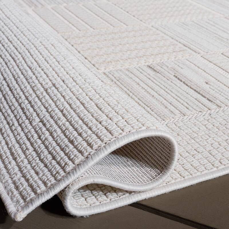SAFAVIEH Veranda Bohdana Washable Indoor/Outdoor Rug - Weather Resistant & Easy Cleaning