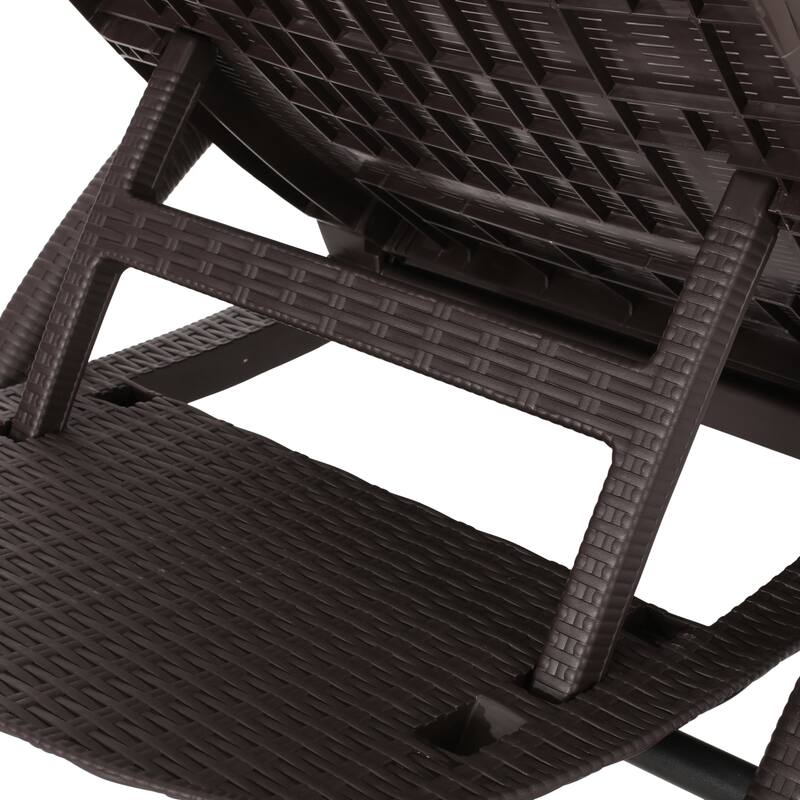 Resin Wicker Reclining Chair, Weather-Resistant Patio Chair Chaise Lounge Chair with Elegant Hand-Crafted Design