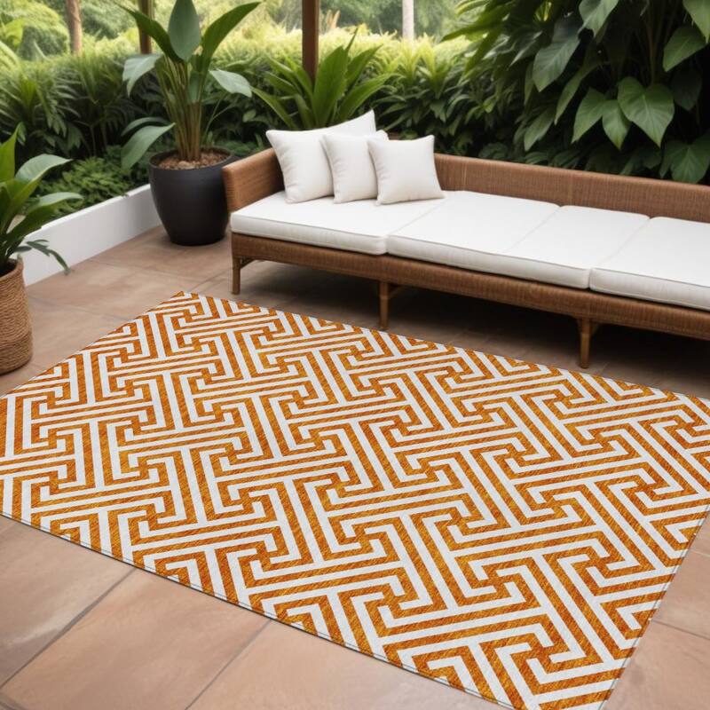 HomeRoots Geometric Transitional Rectangle Outdoor Rug - 10' X 14'