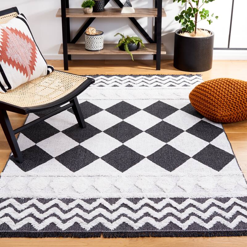 SAFAVIEH Augustine Sandita Modern Boho Fringe Rug - 5' x 7'7" - Ivory/Black