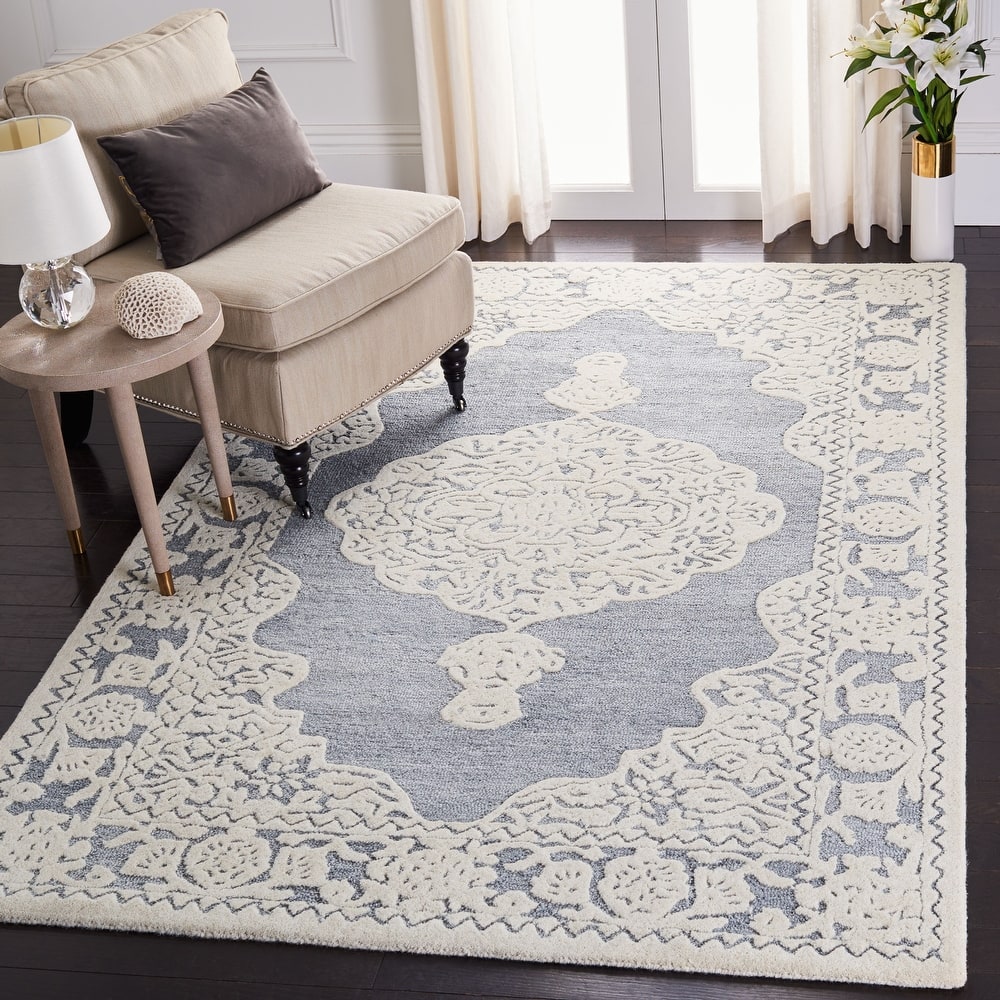 SAFAVIEH Handmade Micro-Loop Gerhild Medallion Wool Rug