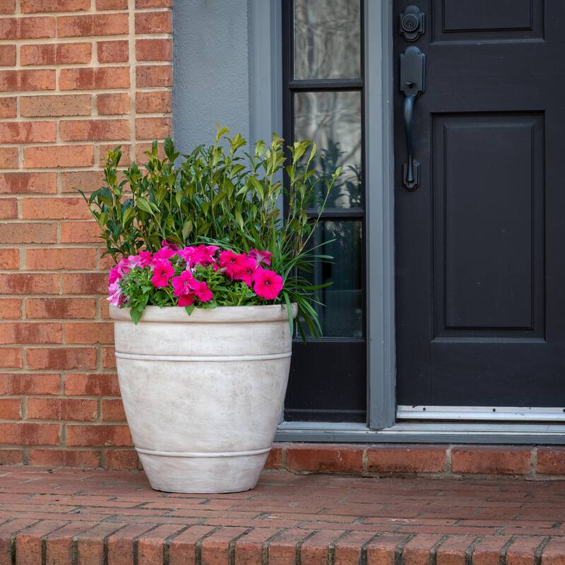 Southern Patio Wright Rubber 18-inch Planter