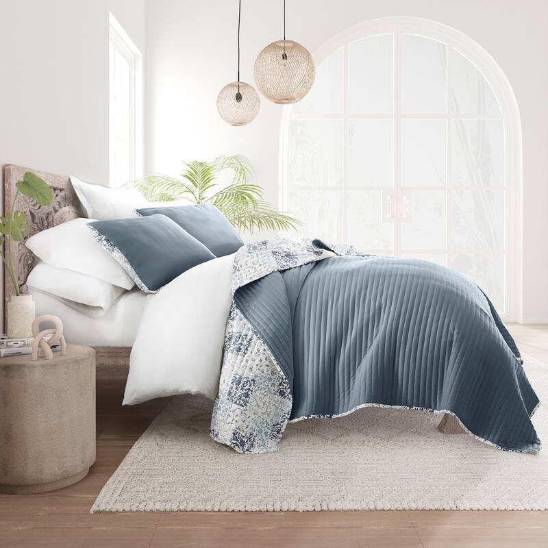 Becky Cameron All Season 3 Piece Scrolled Patchwork Reversible Quilt Set with Shams