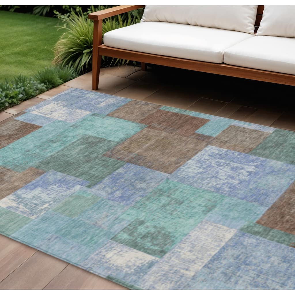 HomeRoots Geometric Traditional Rectangle Outdoor Rug