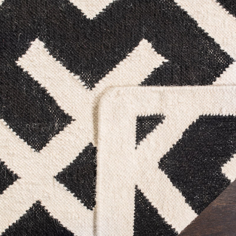 SAFAVIEH Handmade Flatweave Dhurries Eildine Modern Moroccan Wool Rug