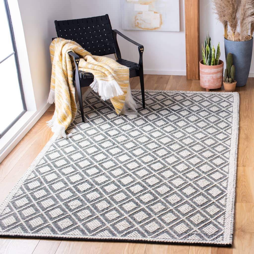 SAFAVIEH Handmade Natura Dzuvita Wool Rug