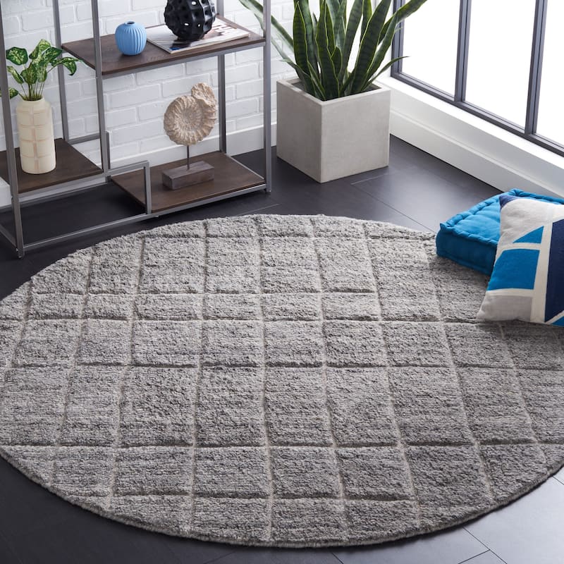 SAFAVIEH Handmade Kenya Maeva Wool Rug - 6' Round - Dark Grey