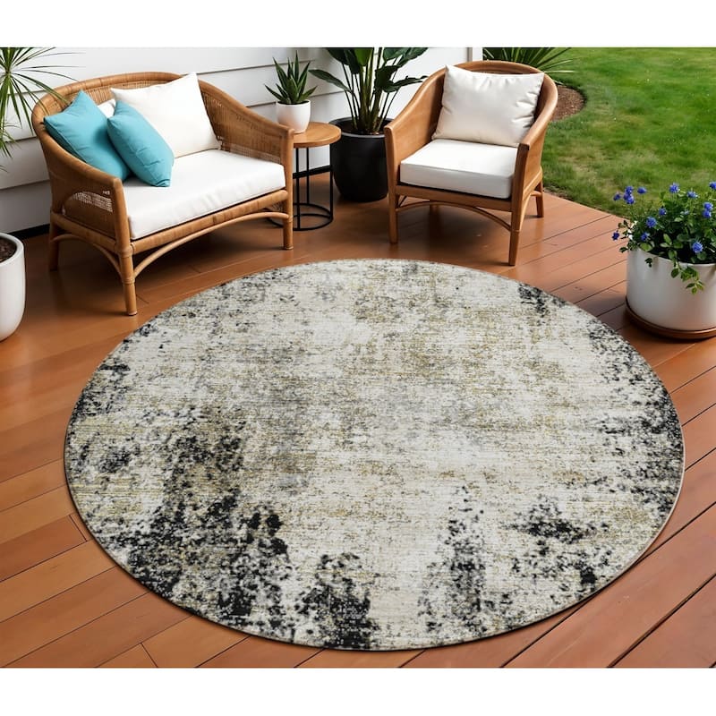 HomeRoots Abstract Transitional Rectangle Outdoor Rug - 8' Round