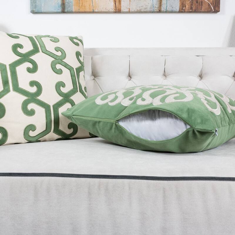 Dora Vintage Vine Pillow