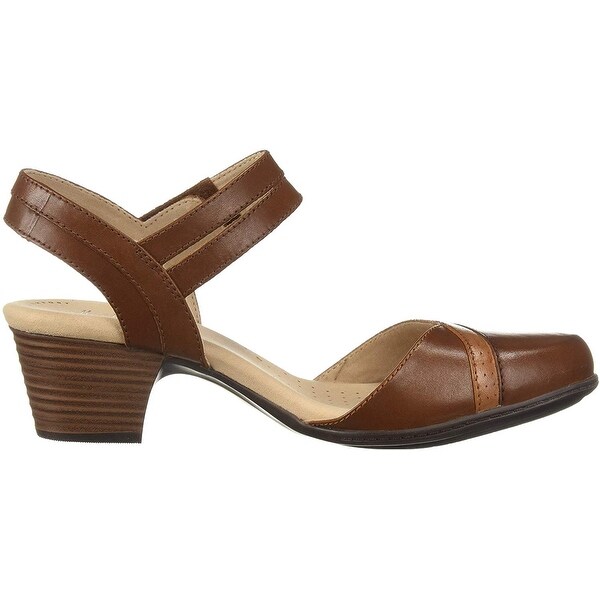 clarks closed toe sandals