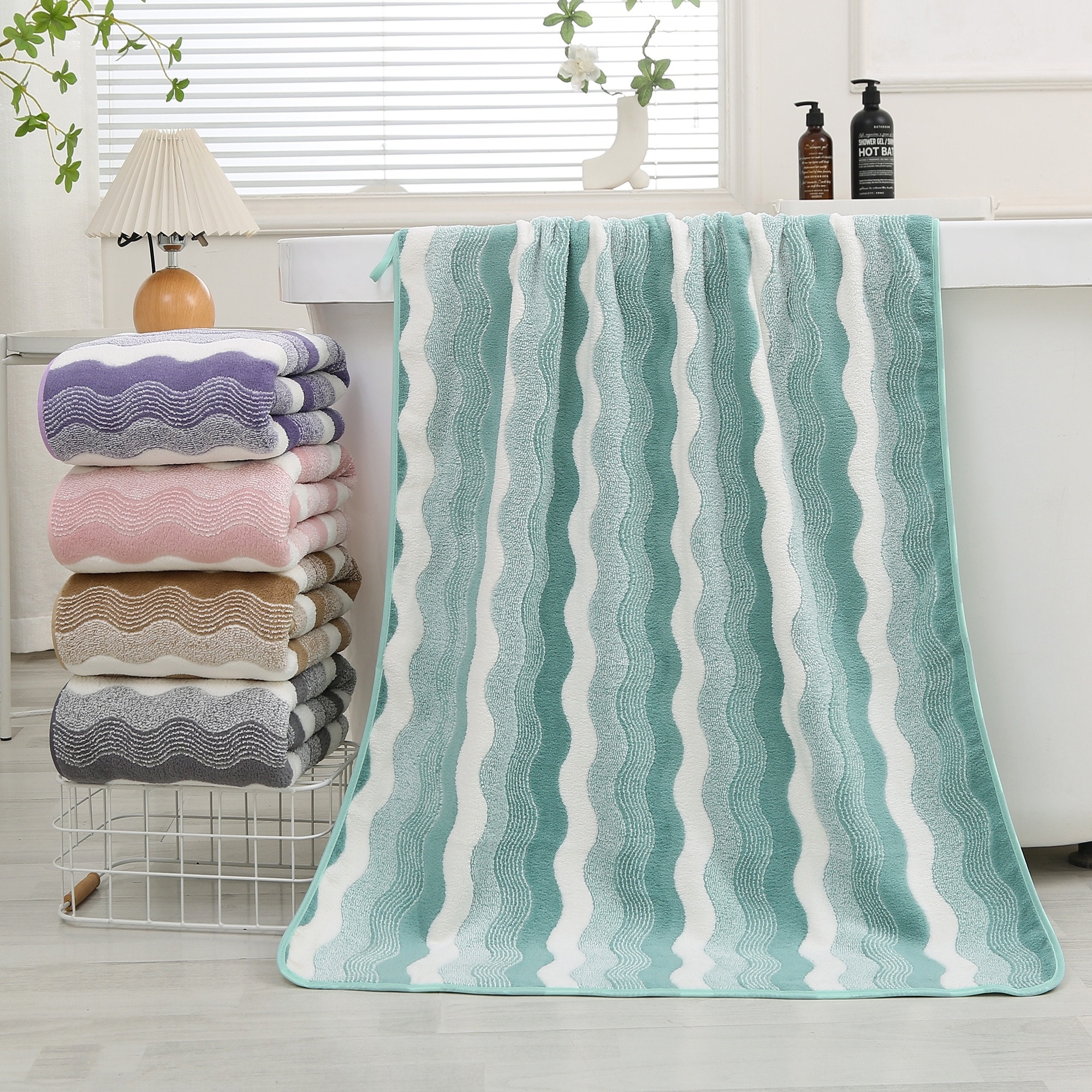 Soft Fleece Bath Towel Set of 2 with Wavy Stripe Design
