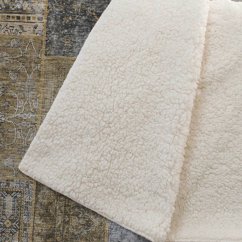 Premium Machine Washable Traditional Patchwork Sherpa Throw Blanket