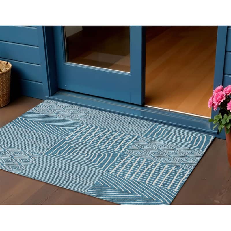 HomeRoots Geometric Transitional Rectangle Outdoor Rug - 3' x 5'