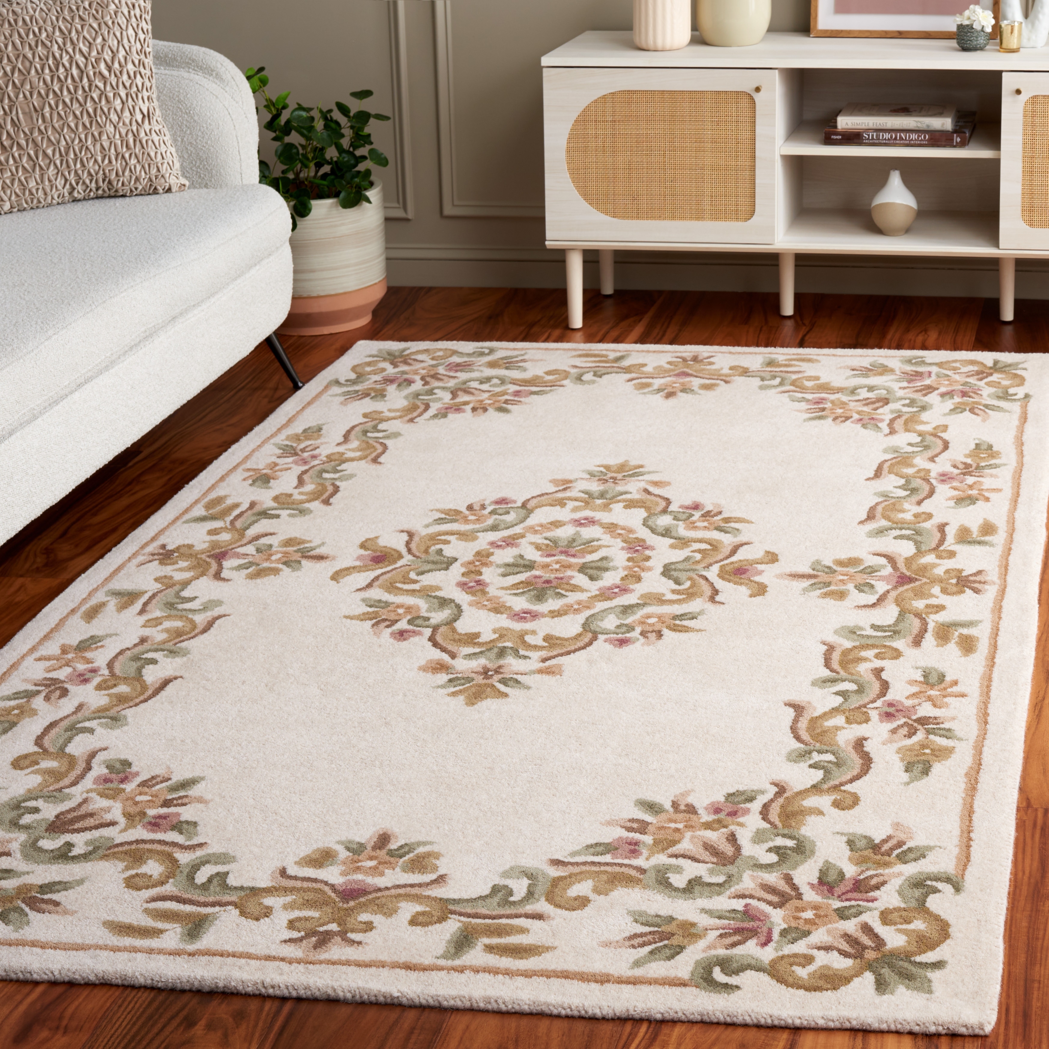 SAFAVIEH Handmade Aubusson Hale Traditional Wool Rug. - On Sale