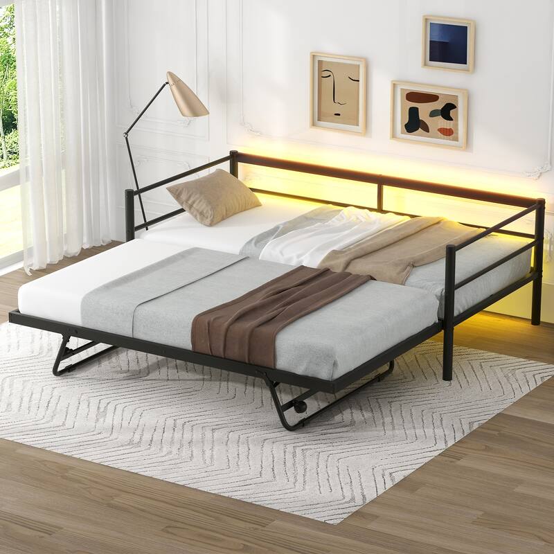 Metal Daybed with Pull-Out Trundle by Harper&Bright Designs