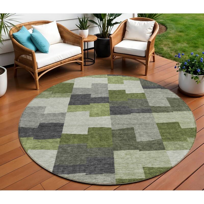 HomeRoots Geometric Transitional Rectangle Outdoor Rug - 8' Round