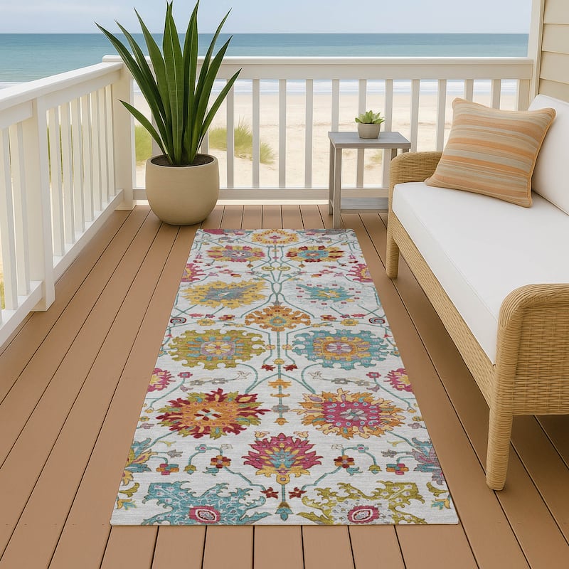 Machine Washable Indoor/ Outdoor Traditional Kashan Chantille Rug - Ivory - 2'3" x 7'6"