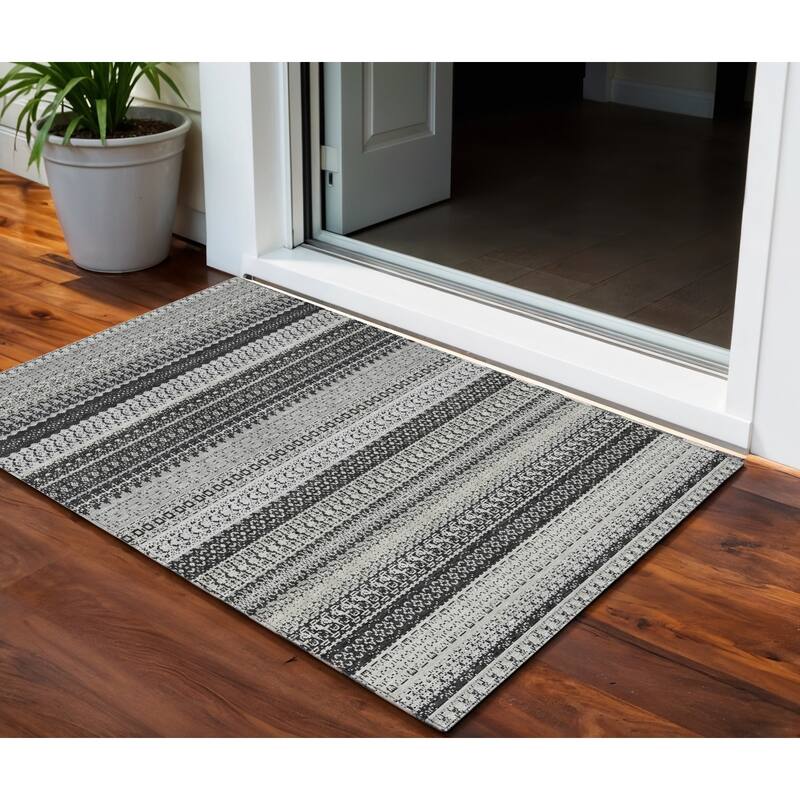 HomeRoots Striped Transitional Rectangle Outdoor Rug - 3' x 5'