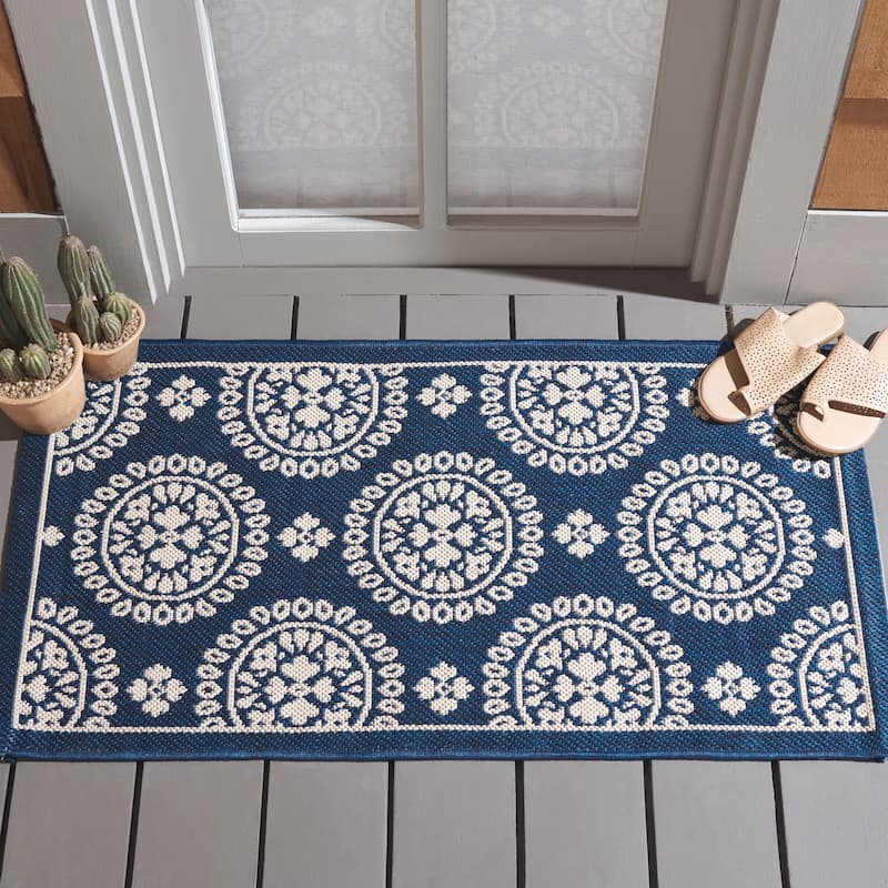 SAFAVIEH Courtyard Lyndy Rug