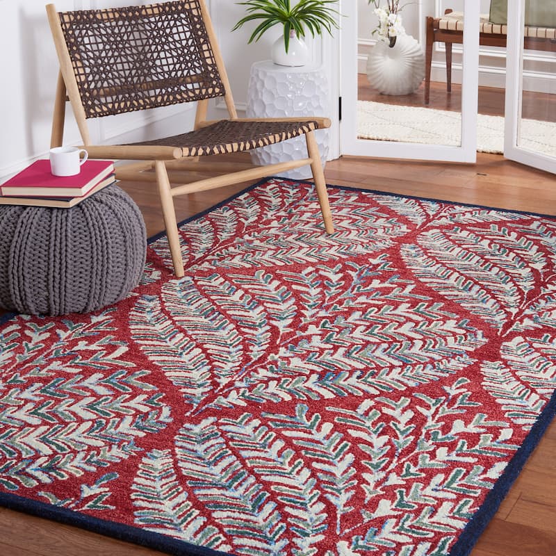 SAFAVIEH Handmade Capri Ilianka Wool Rug