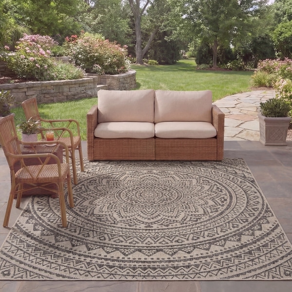 SAFAVIEH Courtyard Fran Mandala Indoor/ Outdoor Waterproof Patio