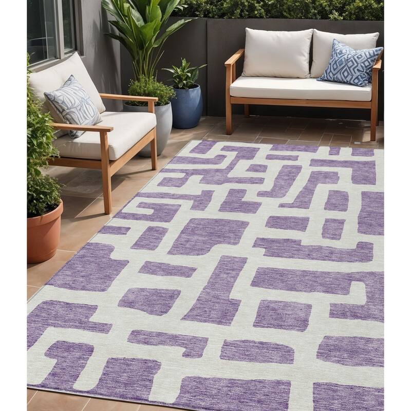 HomeRoots Abstract Transitional Rectangle Outdoor Rug - 5' X 8'