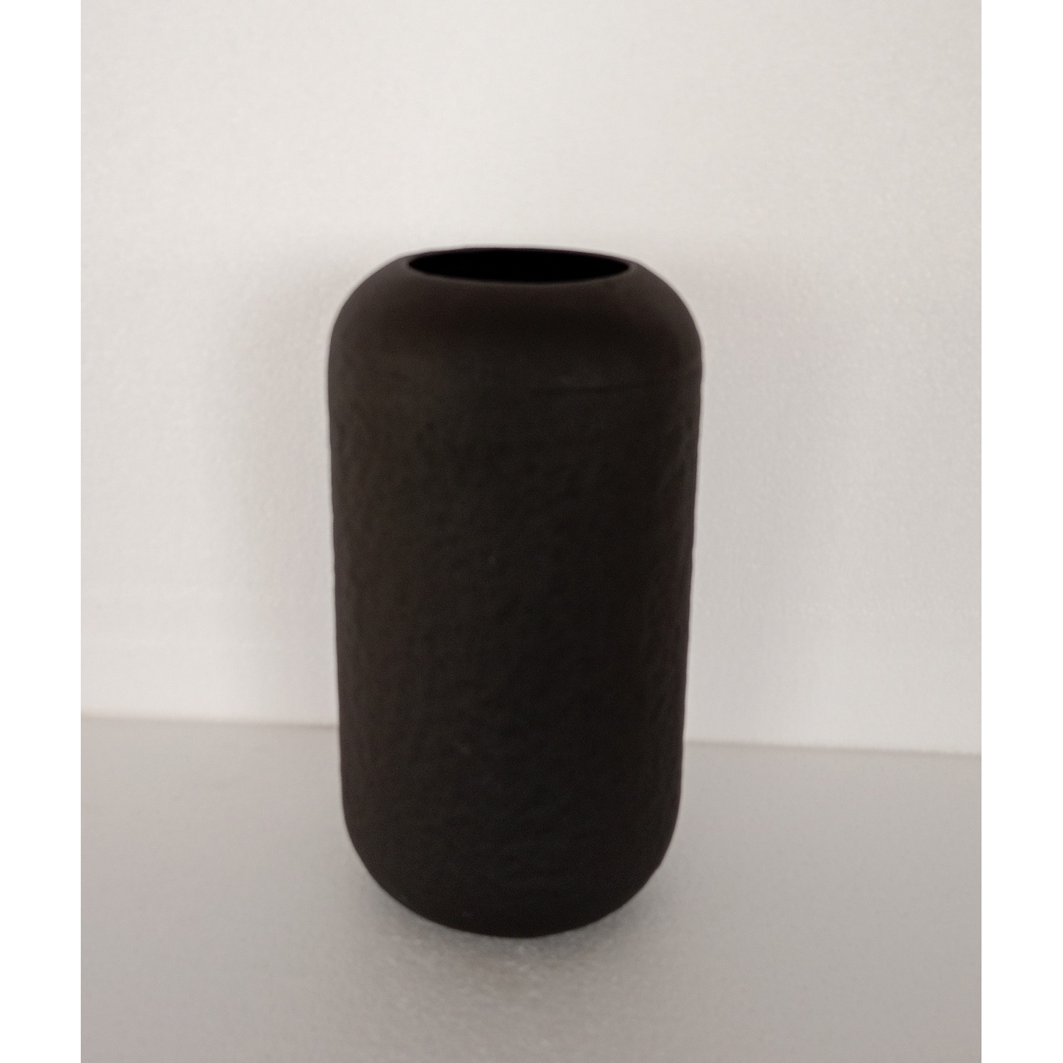 Sm Hammered Vase Textured Black H 11.02