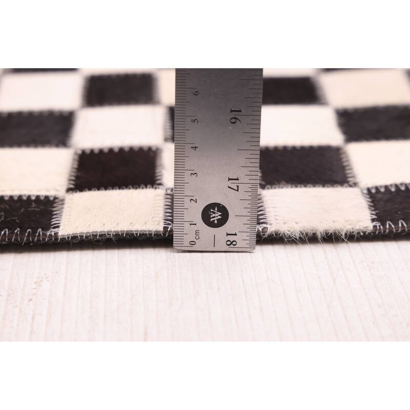 ECARPETGALLERY Handmade Cowhide Patchwork Black, Cream Leather Rug - 5'1 x 8'0