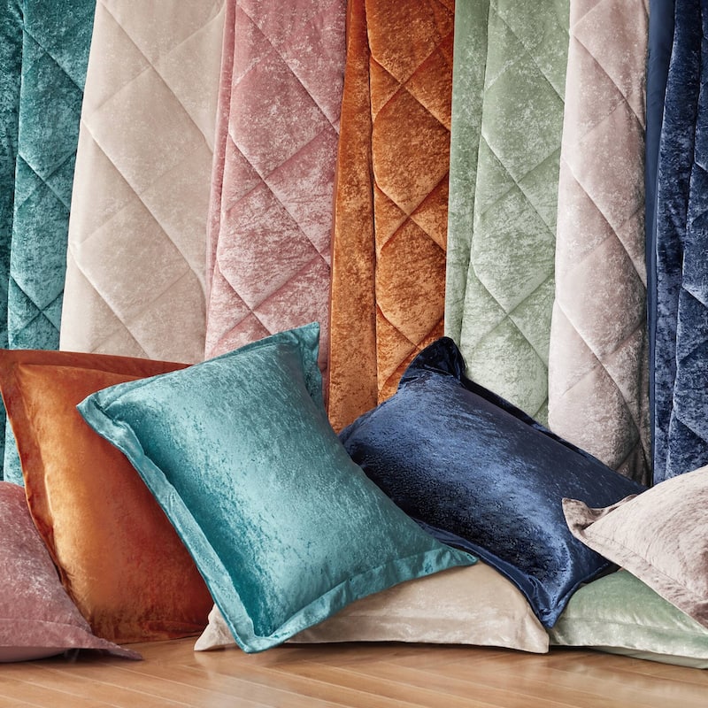 Intelligent Design Isabel Velvet Duvet Cover Set (Insert Excluded)