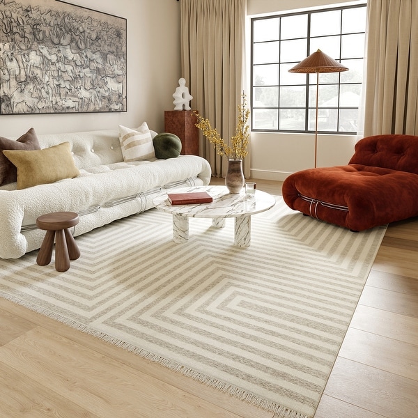 Nicolai Graphic Fringed Reversible Machine Washable Area Rug