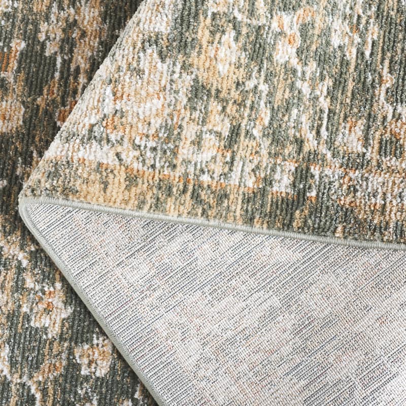 SAFAVIEH Hazel Heti Traditional Oriental Rug
