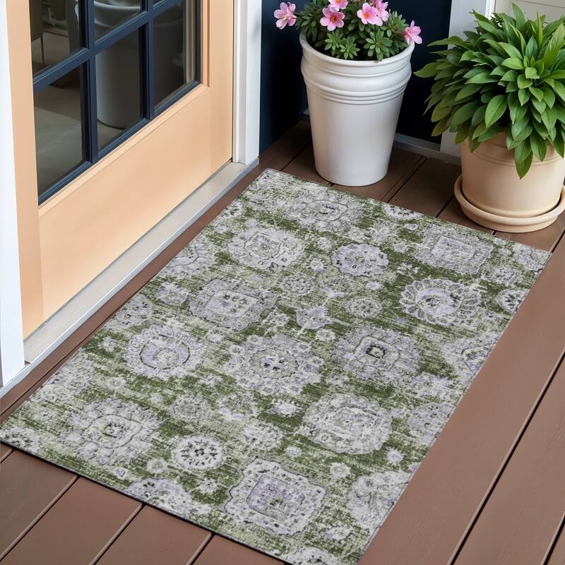 HomeRoots Floral Transitional Rectangle Outdoor Rug - 3' x 5'