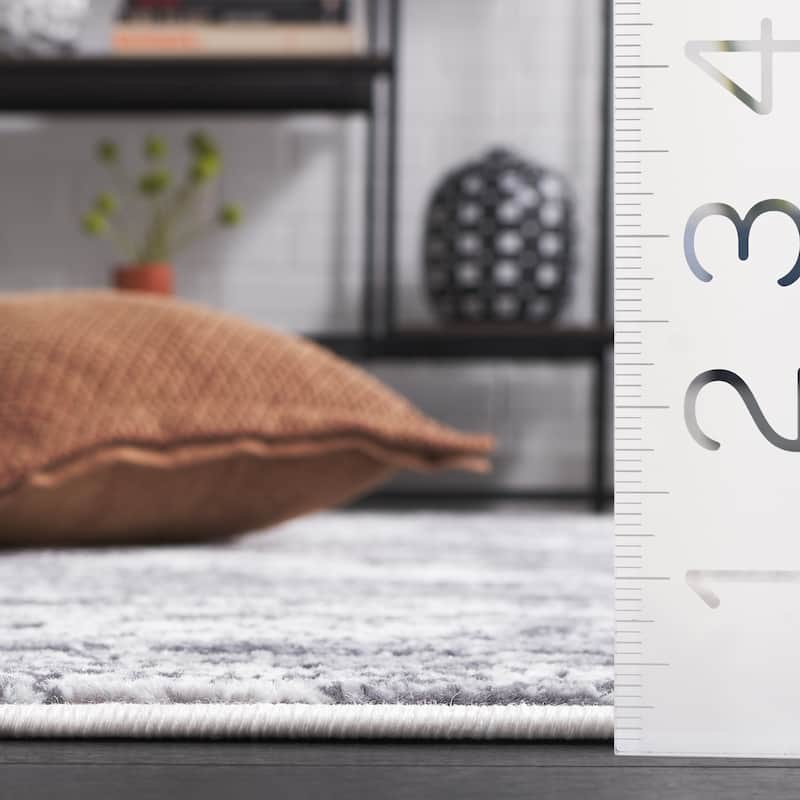 SAFAVIEH Amelia Madlaina Abstract Rug