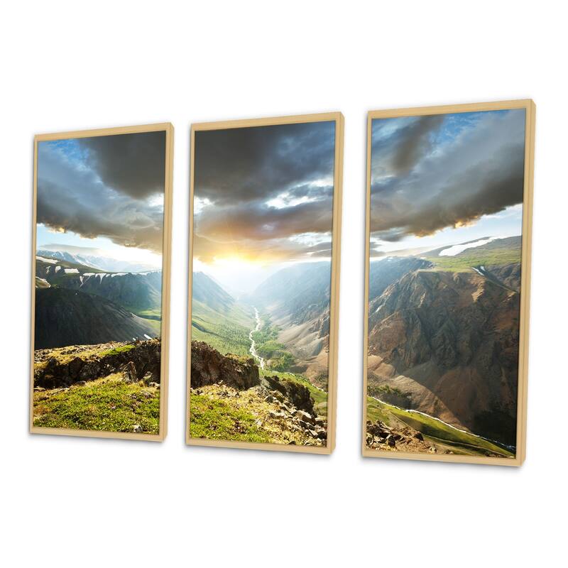 Designart "Stunning View of Sunset in Mountains" Landscape Framed Art