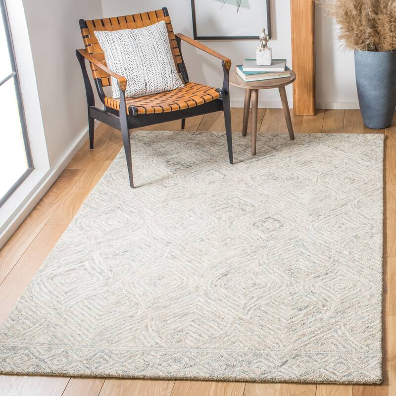SAFAVIEH Handmade Ikat Saini Wool Rug - 3' x 5' - Beige/Grey