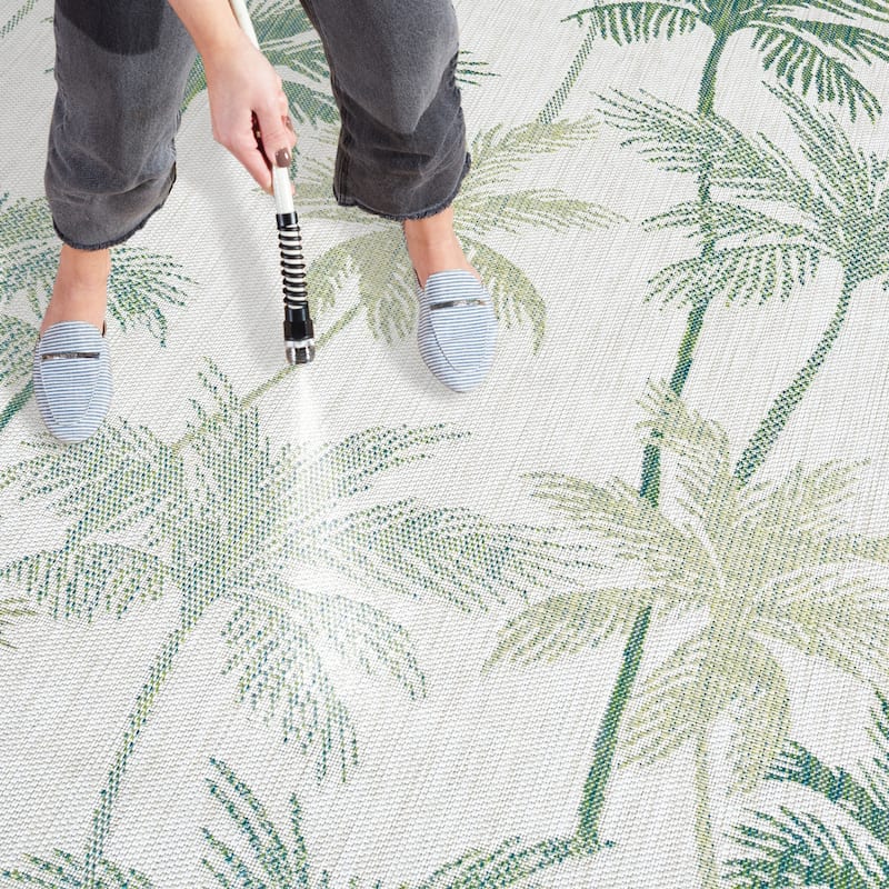 SAFAVIEH Courtyard Plony Indoor/Outdoor Tropical Rug - 4' x 5'7"