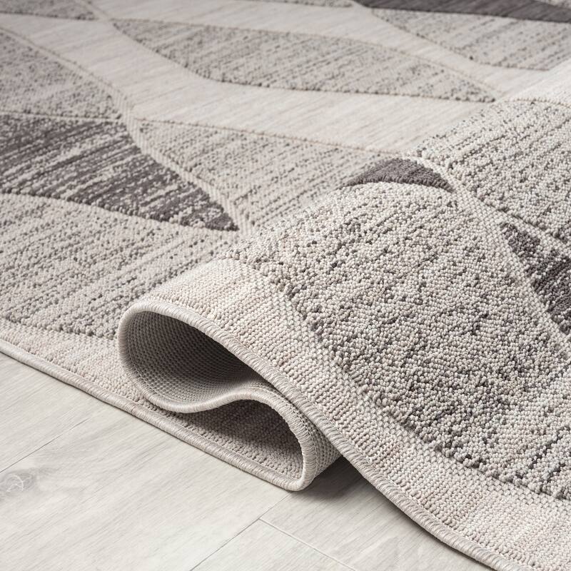 Sevita Geometric PET Yarn Indoor/Outdoor Area Rug