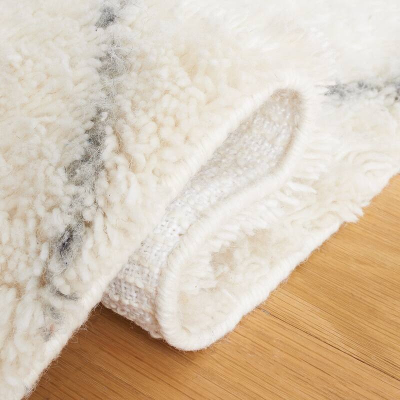 SAFAVIEH Handmade Kenya Gunel Moroccan Boho Wool Rug