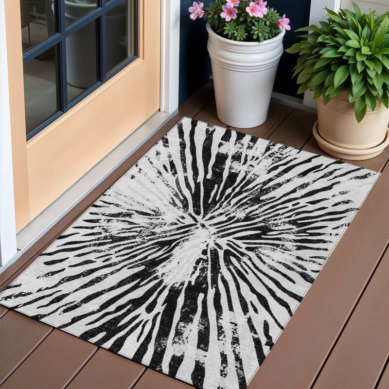 HomeRoots Abstract Transitional Rectangle Outdoor Rug - 3' x 5'